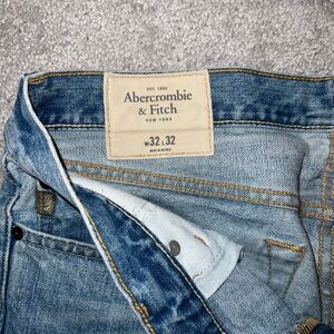 Men’s Abercrombie & Fitch jeans 32 x 32, light blue